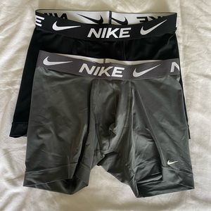Two pack Nike men’s Men's Nike Dri-FIT Essential Microfiber Boxer Briefs